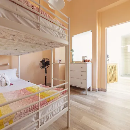 Sunlight House Pensión *